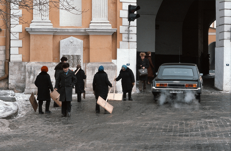Illustration for article titled Did the Russians love the '80s too? Some revealing photos